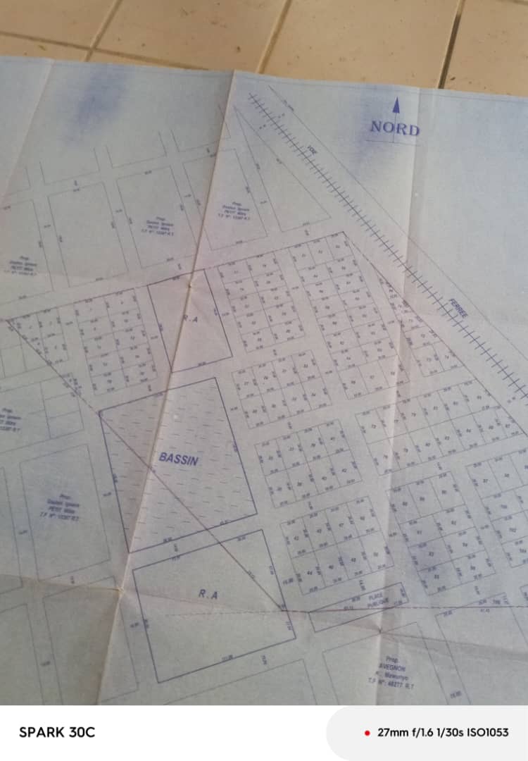 Terrain de 10 lots en vente à Bagbe, à 300 mètres du goudron Lomé–Kpalimé – 2,5 millions FCFA