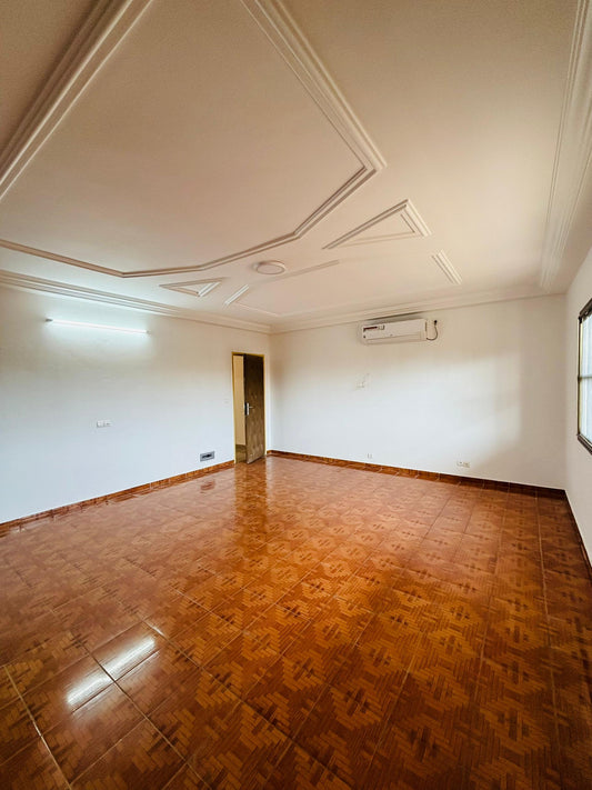 Villa 8 chambres en location à Noukafou-Amina – 800 000 FCFA/mois