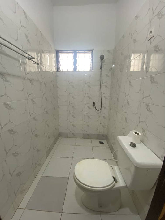 Villa 3 chambres à louer à Forever, 100m du goudron – 450 000 FCFA