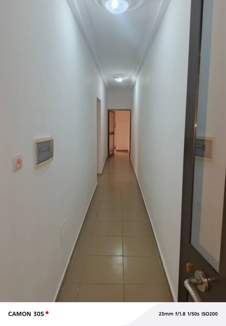 Appartement 2 chambres salon à louer à Avédji non loin de la pharmacie Apollon – 85 000 FCFA