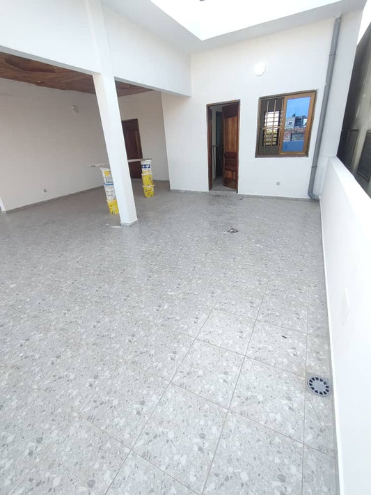 Villa duplex 4 chambres à louer à Djidjolé Gakli – 400 000 FCFA