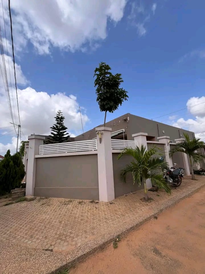 Villa 2 chambres de 251 m² à vendre à Cité Mokpokpo – 85 millions FCFA