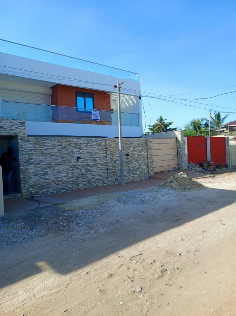 Villa meublée 4 chambres en vente à Kodjoviakopé – 250 millions FCFA