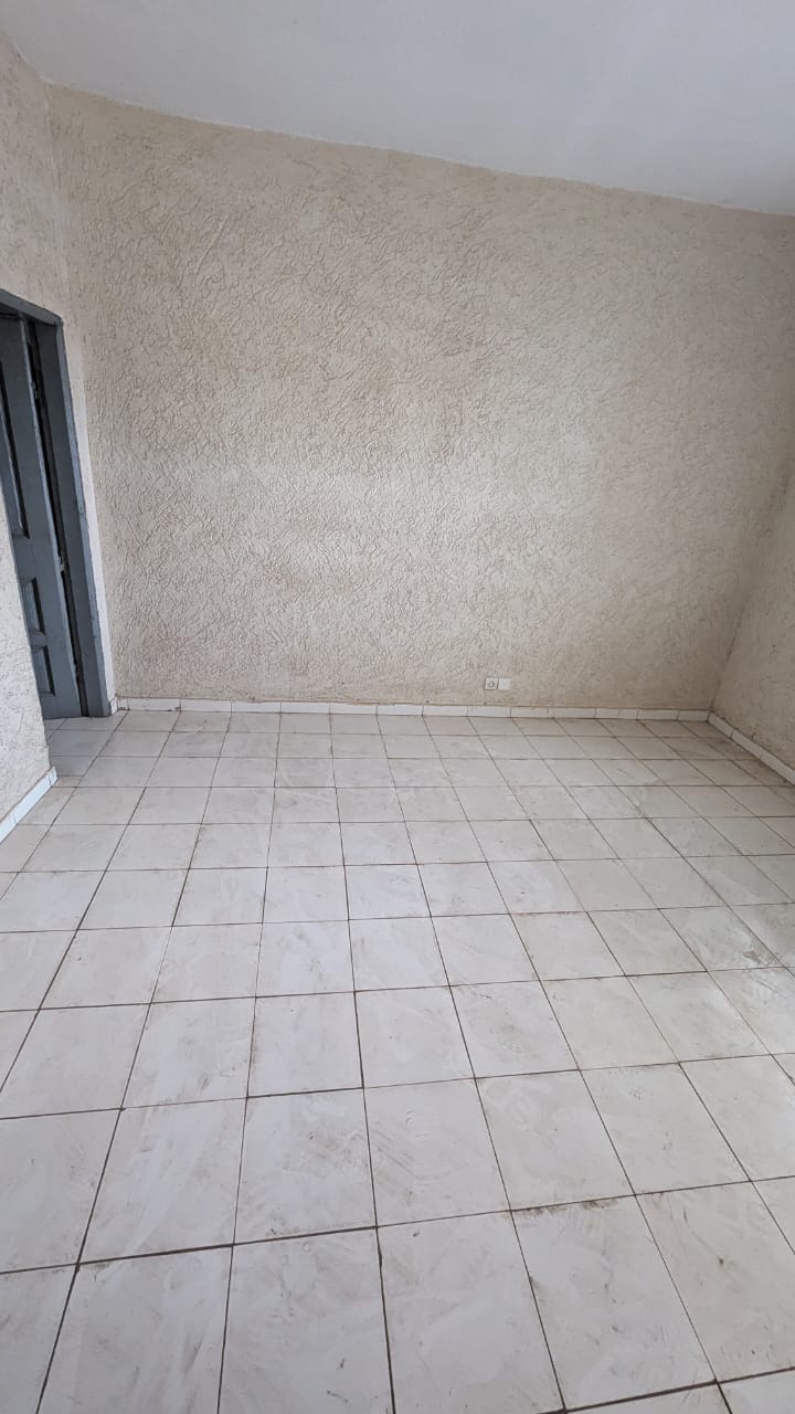Appartement 1 pièce à louer à Agbalepedo – 50000 FCFA