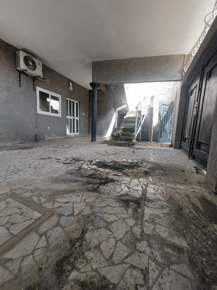 Villa 2 chambres en location à Agbata Lanzo CEG - 80000 FCFA