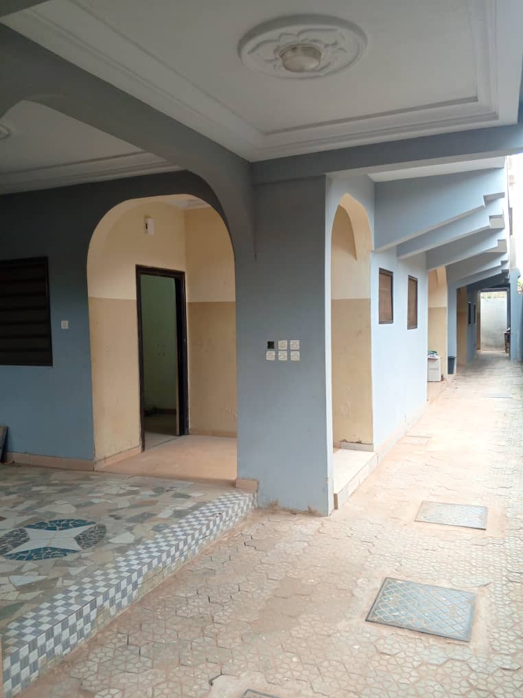 3 appartements chambre salon à louer à Adidogome Apédokoé – 45 000 FCFA