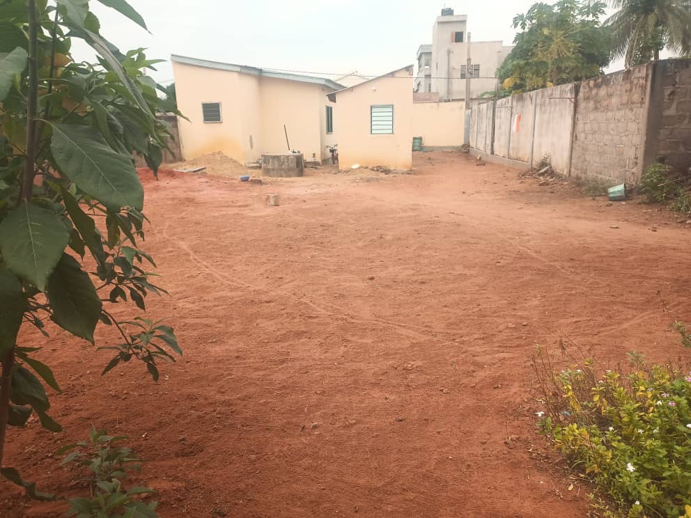 Maison 1 chambre en vente sur 1/2 lot à Adidogomé Kohé – 14 millions FCFA