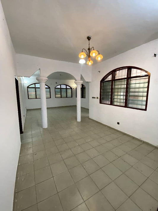 Villa basse 4 chambres à louer à Avepozo – 150 000 FCFA