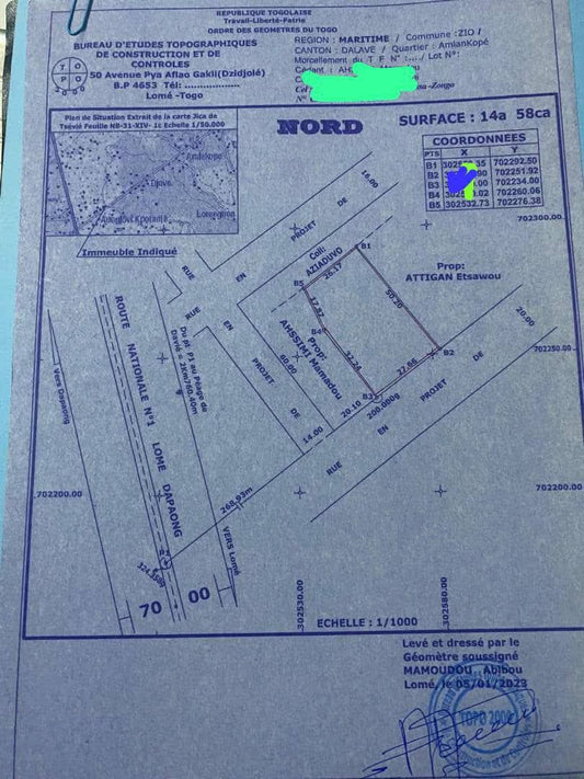 Terrain bâti de 2 lots et demi en vente à Adétikopé, non loin de Pia, proche du goudron – 25 millions FCFA