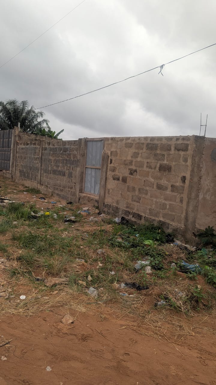 Terrain de 367 m² en vente en angle de rue à Zossimé Amadenta – 13 millions FCFA