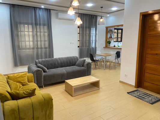 Villa meublée 3 chambres à louer à Kpogan – 500 000 FCFA/mois