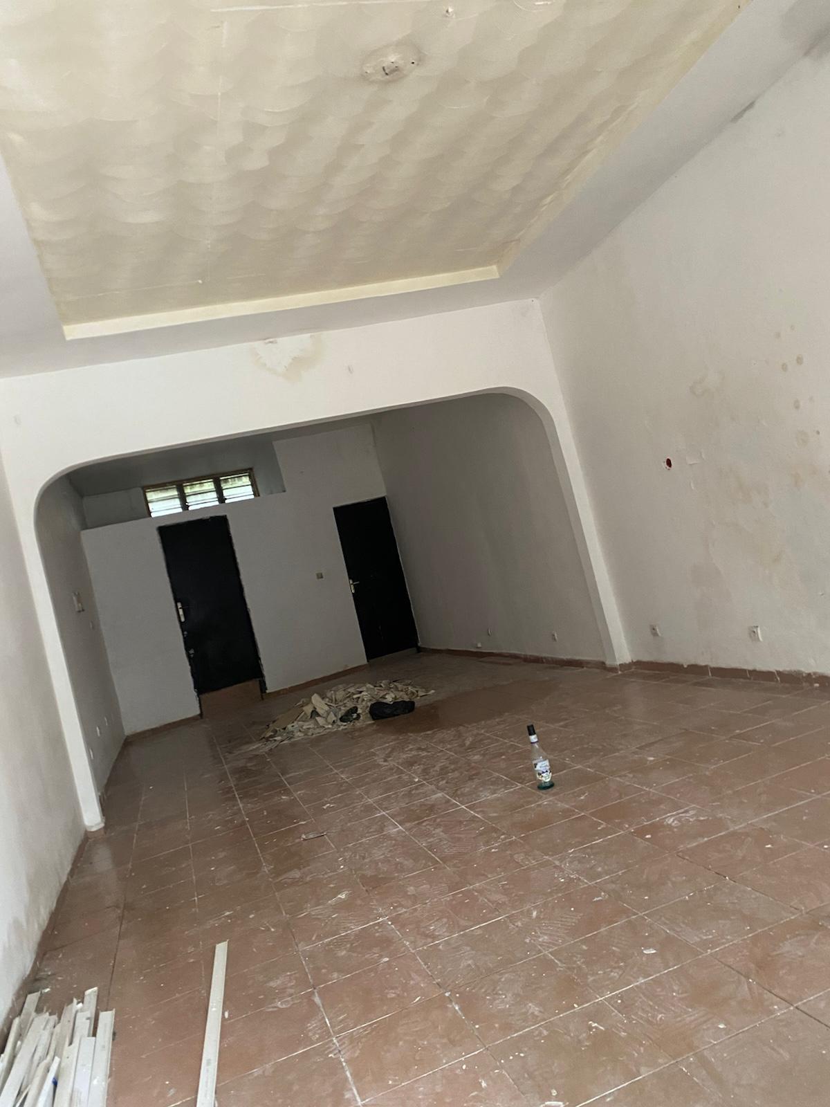 Immeuble commercial en vente en bordure des pavés à Lomégan ODEF – 35 millions FCFA