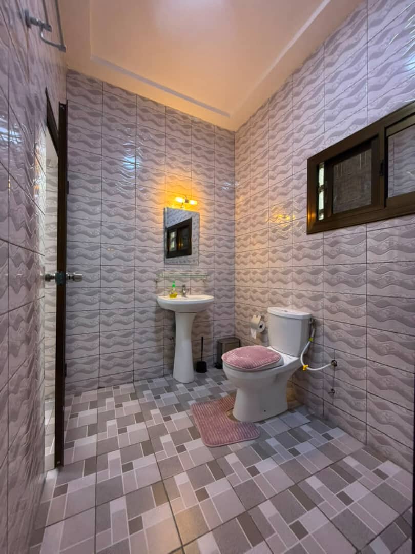 Maison meublée 2 chambres à louer à Agoè Plateau – à partir de 35 000 FCFA