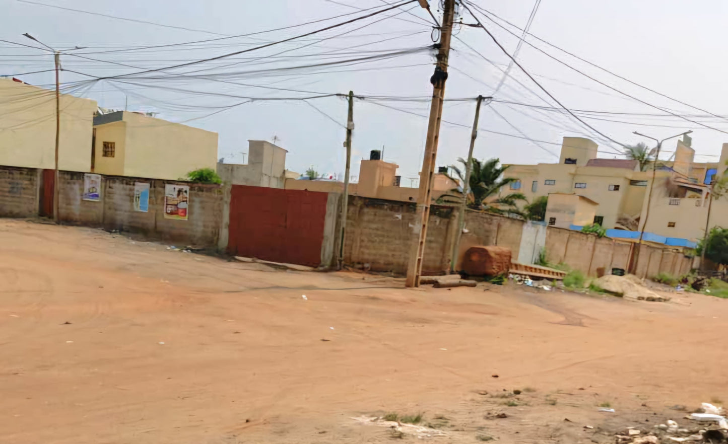 Terrain de 1229 m² en vente à Agoè Anomé à 50m du goudron – 160 millions FCFA