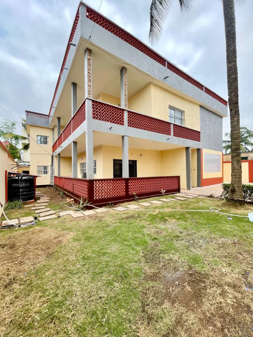 Villa duplex 8 chambres en vente à 50m du goudron à Kodjoviakopé – 150 millions FCFA