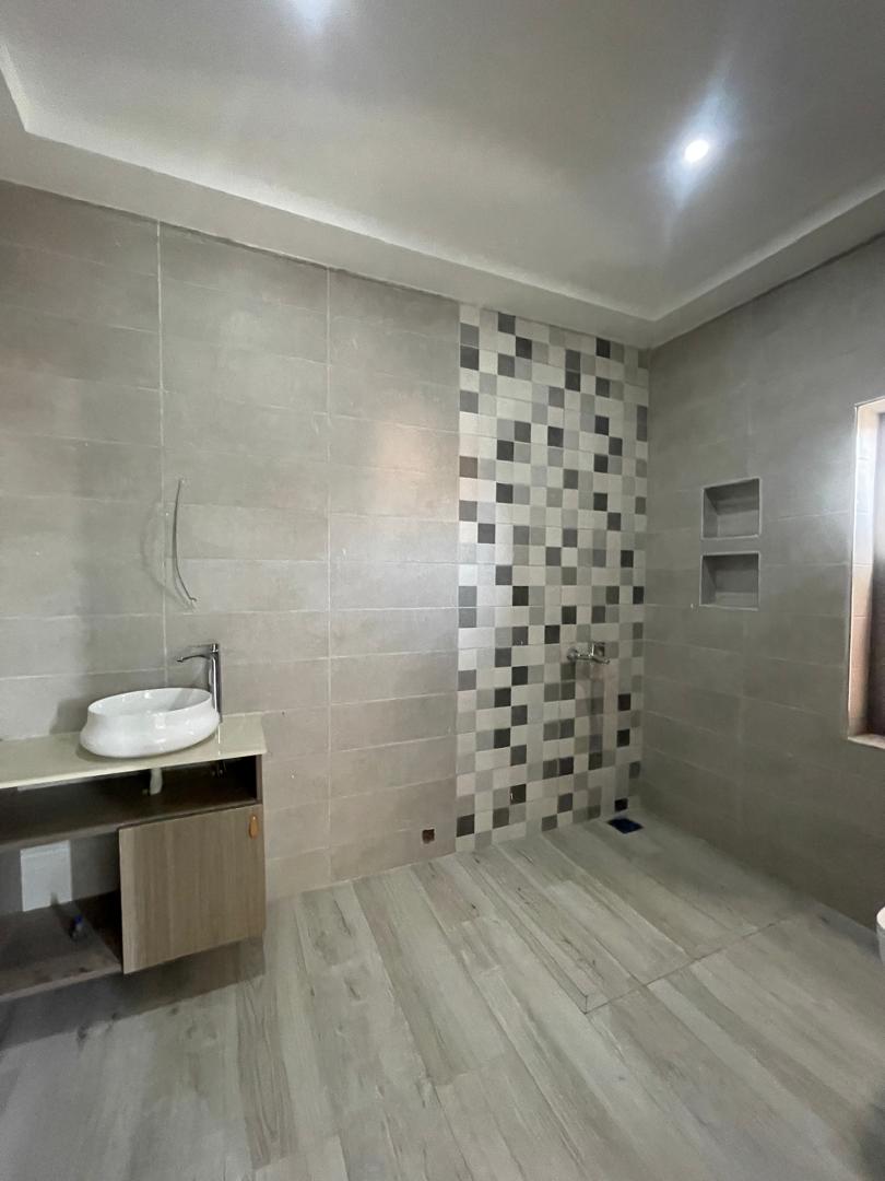Villa duplex avec piscine en location meublée à Tokoin séminaire – 1.500.000 FCFA