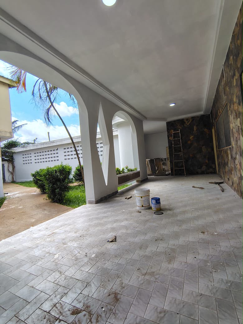 Villa 3 chambres à louer à Totsi Gblenkomé - 250 000 FCFA/mois