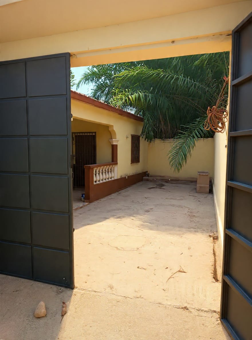 Villa 2 chambres en vente à Zanguéra Klikamé – 14 millions FCFA