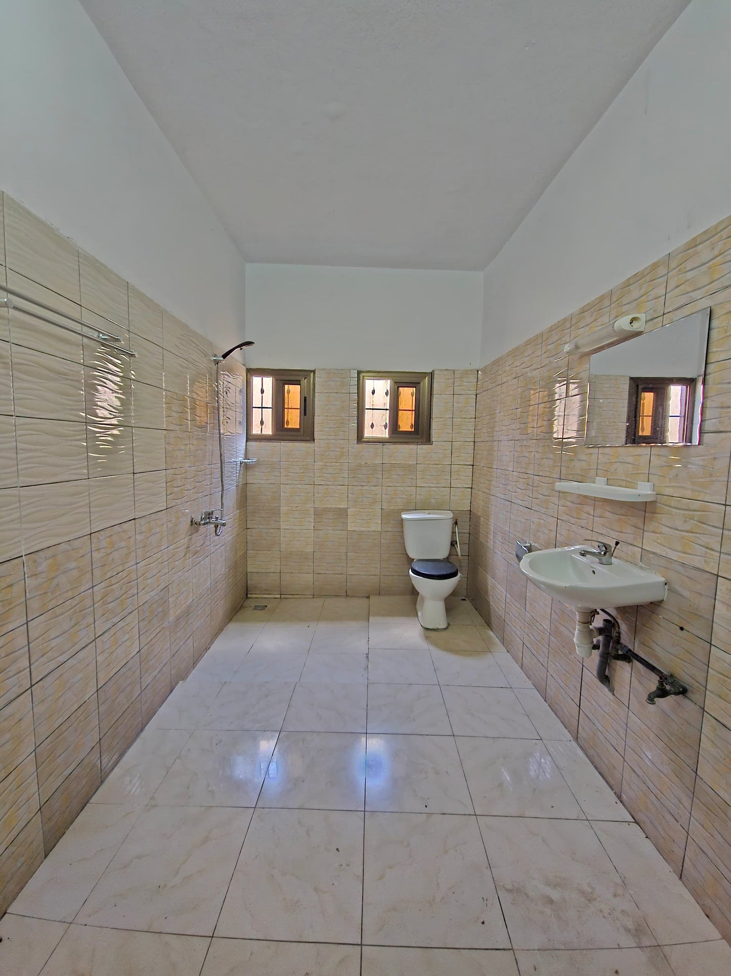 Villa duplex 6 chambres de 300 m² en vente à Légbassito – 85 millions FCFA