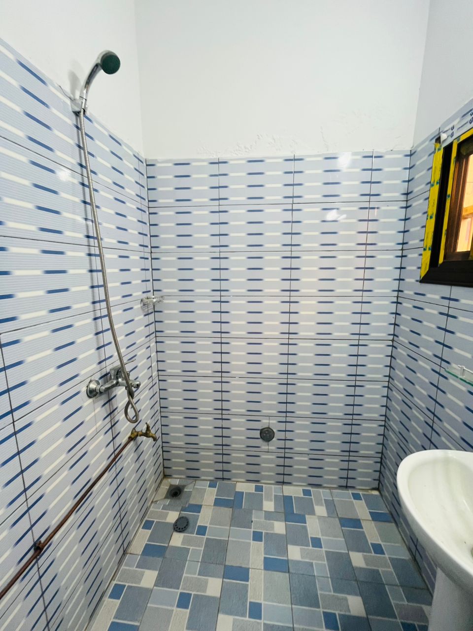 Mini villa 3 chambres avec boutique à louer à Agoe Telessou Entreprise de l'Union