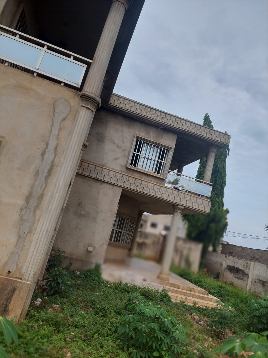 Maison duplex en vente sur 2 lots à Adidoadin non loin de l'Hôtel Concorde – 189 millions FCFA