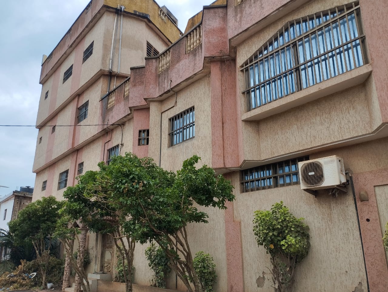 Hotel 24 chambres en vente à Agoe Fiovi – 300 000 000 FCFA