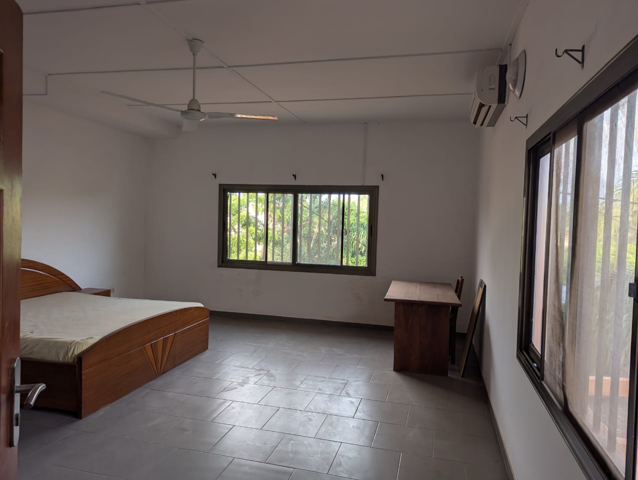 Appartement 3 chambres en location à Adidogomé Sagbado Logoté, proche du goudron – 400000 FCFA