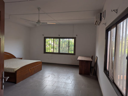 Appartement 3 chambres en location à Adidogomé Sagbado Logoté, proche du goudron – 400000 FCFA