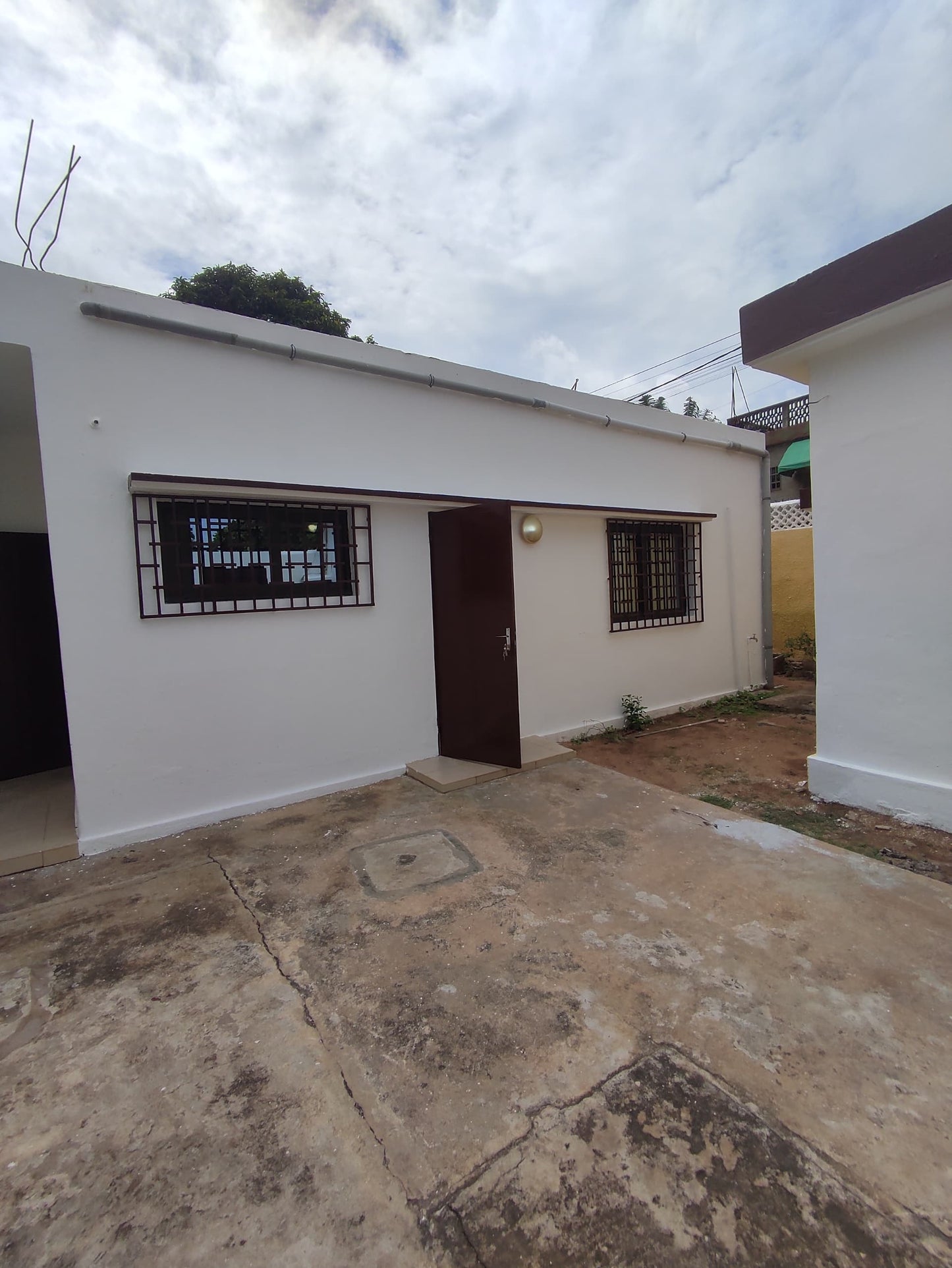 Villa 3 chambres à louer à Tokoin près de l'église Saint Vincent de Paul – 150000 FCFA