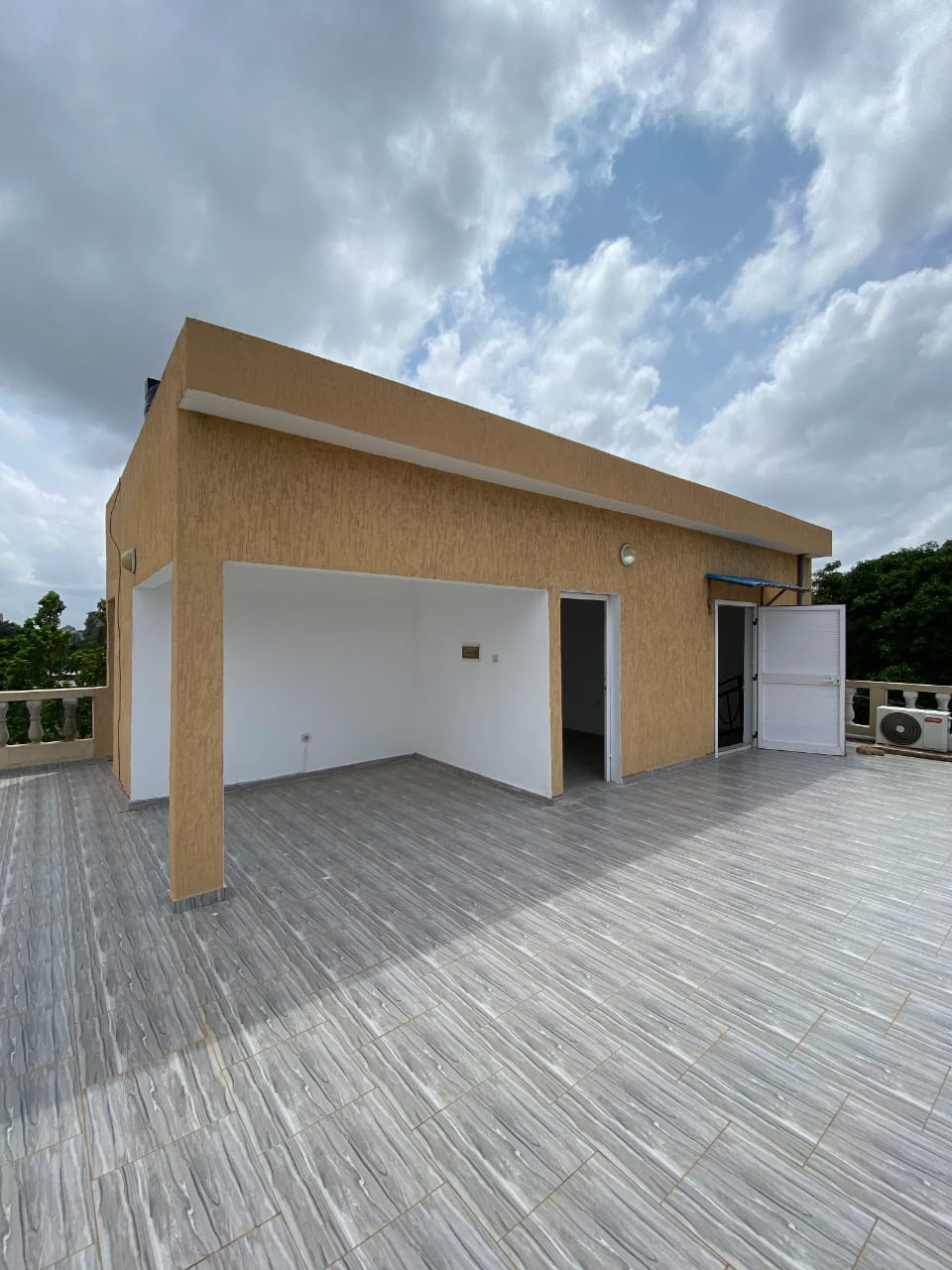 Villa duplex à louer à Lomé – Adewi (près de la mairie) – 800 000 FCFA