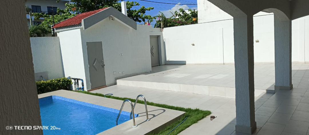 Villa duplex 5 chambres en vente à Baguida côté plage, proche du goudron – 320 millions FCFA