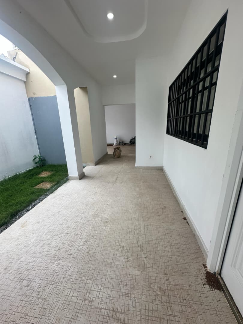 Appartement meublé 2 chambres à louer à Agoè Assiyéyé – 350.000 FCFA/mois