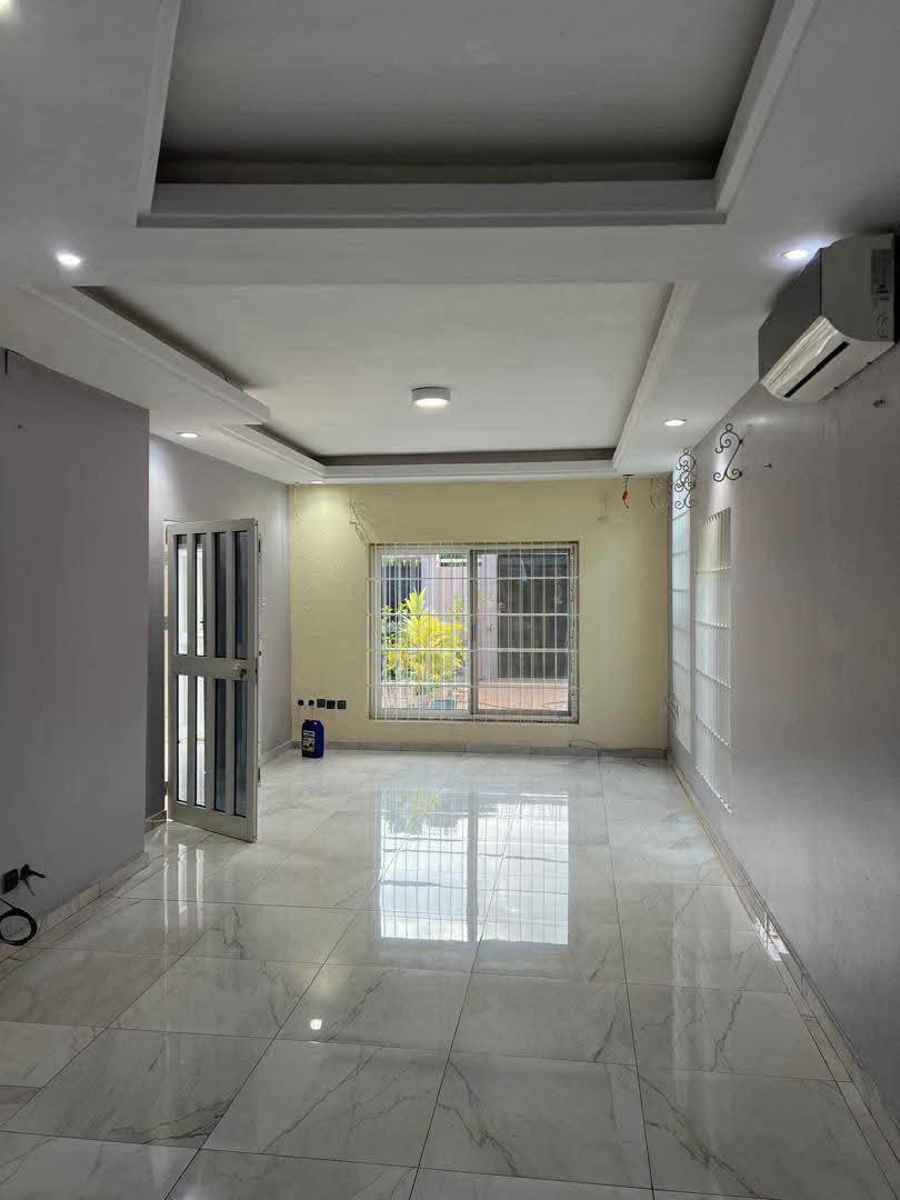 Villa duplex 5 chambres de 300 m² en vente à Vakpossito non loin de l'école NDE – 85 millions FCFA