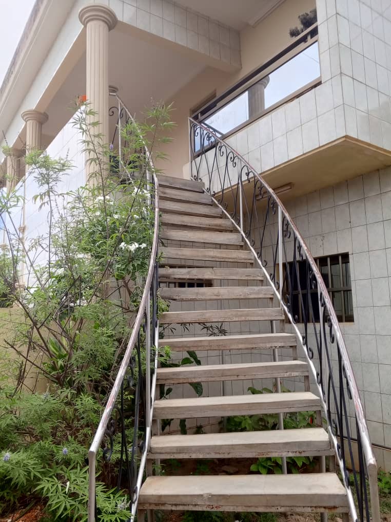 Villa duplex 5 chambres en vente à Djidjolé – 120 millions FCFA