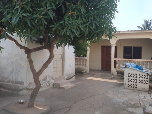 Maison 2 chambres en vente sur demi-lot à Agoe Ahonkpe/Belgique – 15 millions FCFA à débattre