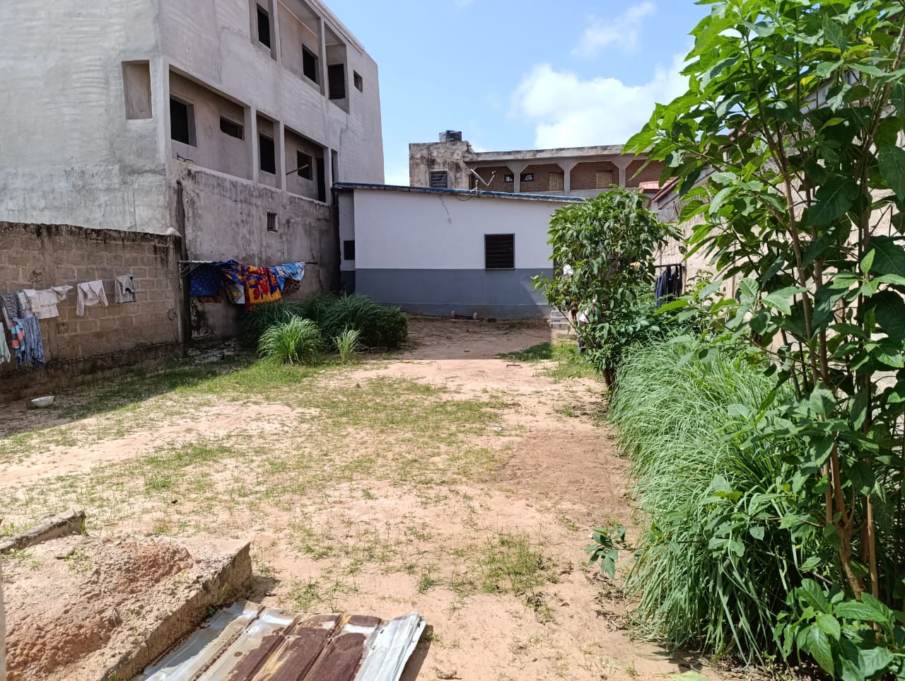 Maison 2 chambres avec boutique en vente à Agoè Nanegbe – 27 millions FCFA