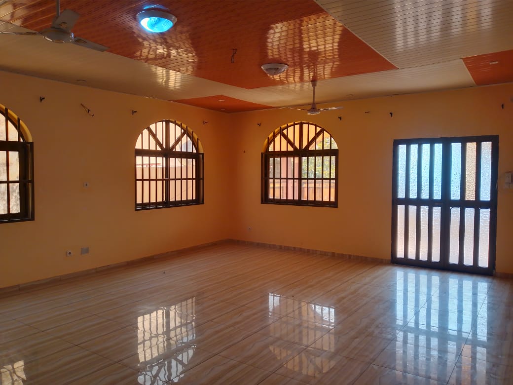 Appartement 4 chambres en location à Agbalepedo – 300 000 FCFA