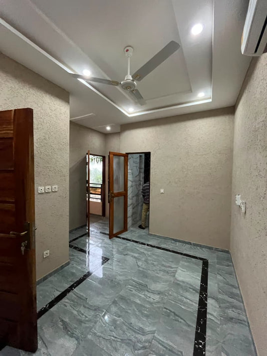 Villa duplex 6 chambres à louer à Togo 2000 derrière l'aéroport – 1 600 000 FCFA/mois