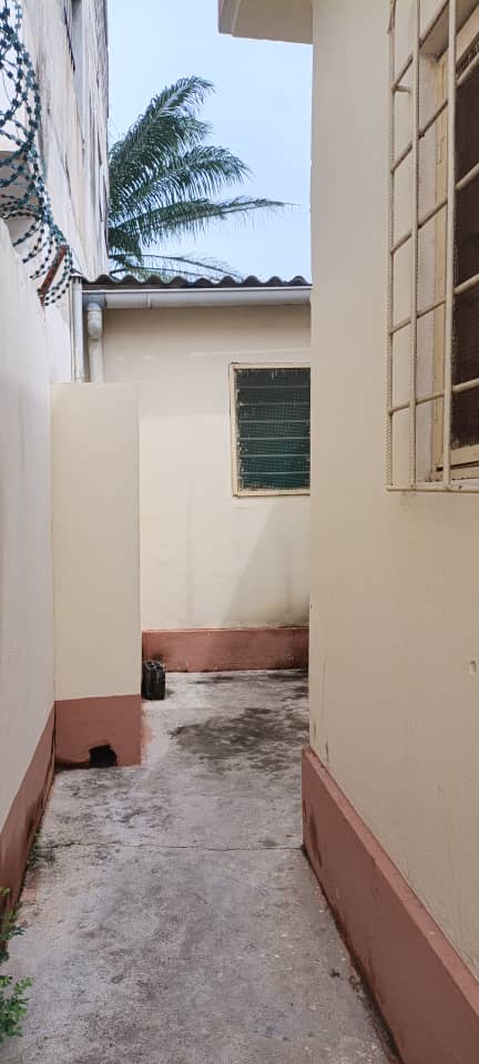 Appartement 3 chambres à louer à Agbalépedo (sur le goudron de HAAC) – 150 000 FCFA