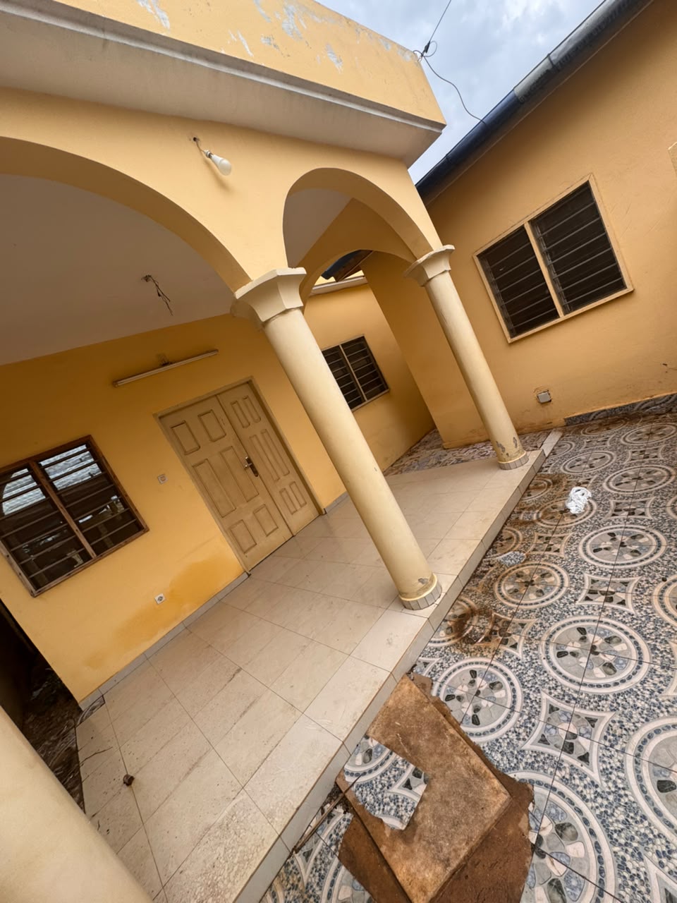 Appartement 2 chambres à louer à Amadahomé – 130 000 FCFA