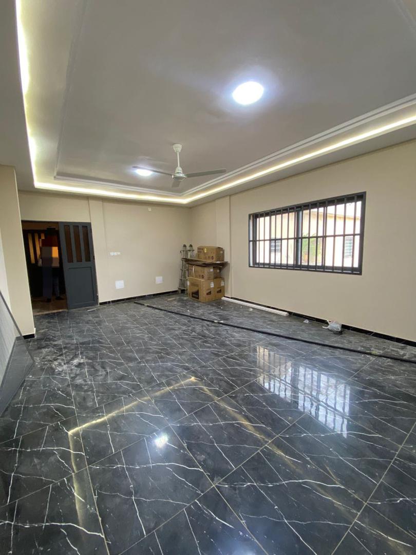 Appartement 2 chambres salon à louer derrière Togo 2000 – 150000 FCFA/mois