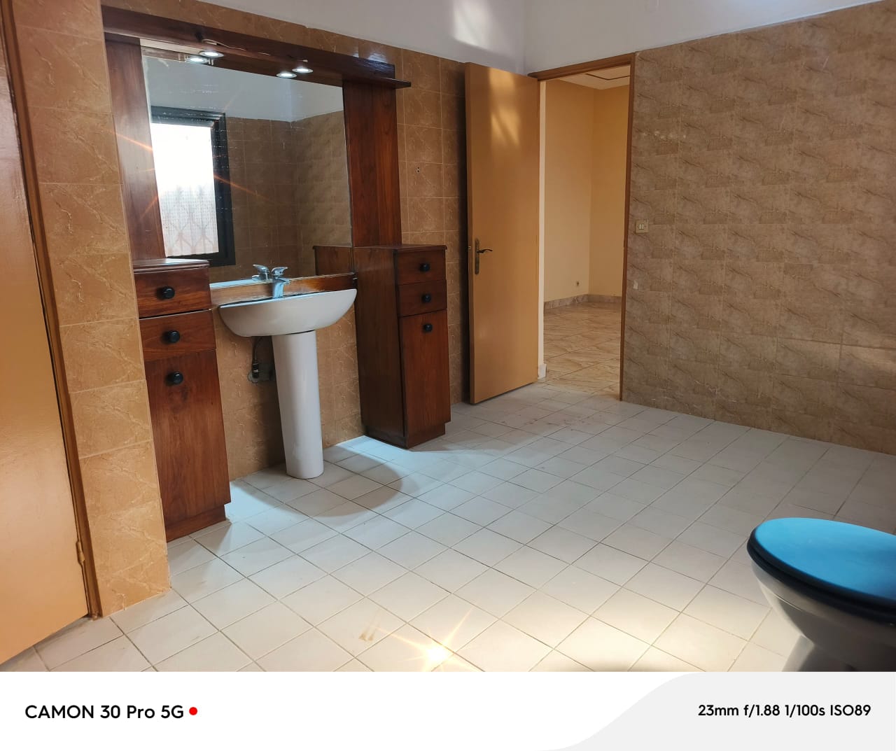 Villa 4 chambres avec piscine à louer à Tokoin Pharmacie Ave Maria, proche du goudron – 1 200 000 FCFA/mois