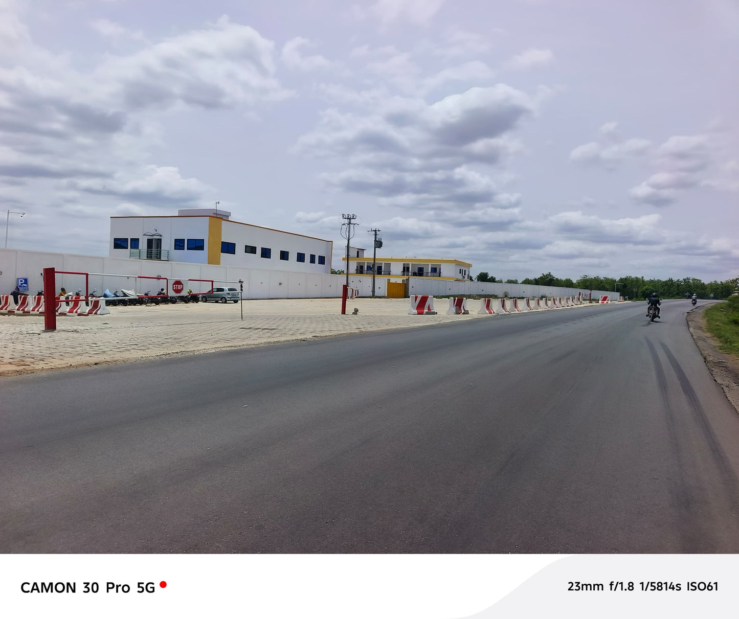 Terrain de 10 hectares en vente en bordure du goudron à Lilikopé – 5 millions FCFA l'unité