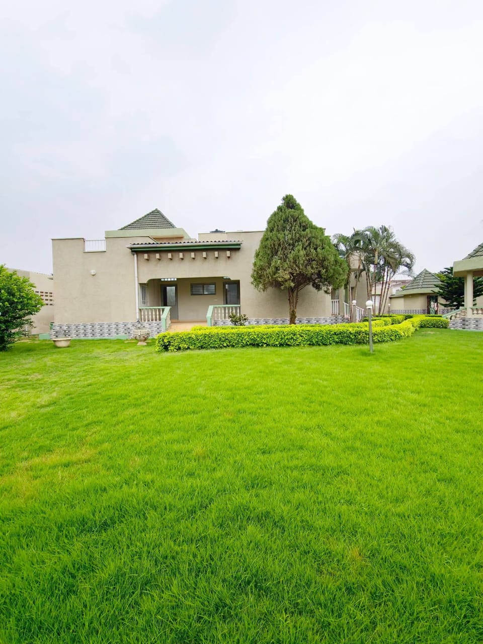 Villa 5 chambres en vente à Adidogomé Avenou, proche du goudron – 300 millions FCFA