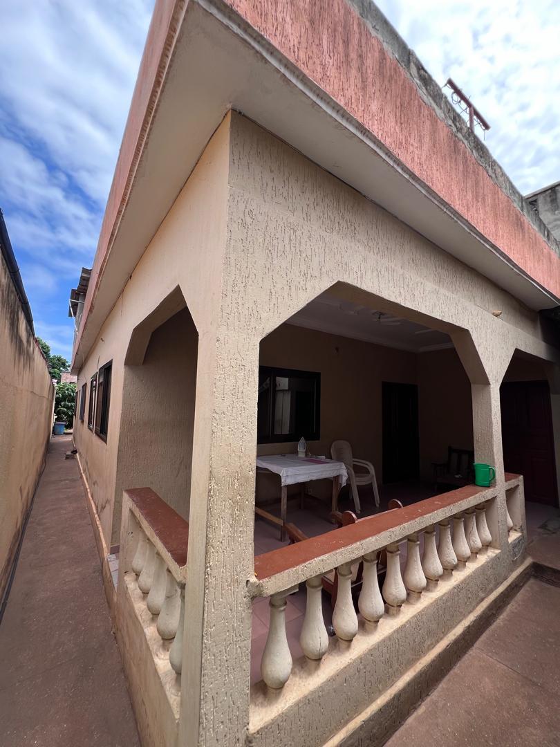 Villa 3 chambres en vente à Agoé Assiyéyé près de l'École La Source – 53 millions FCFA