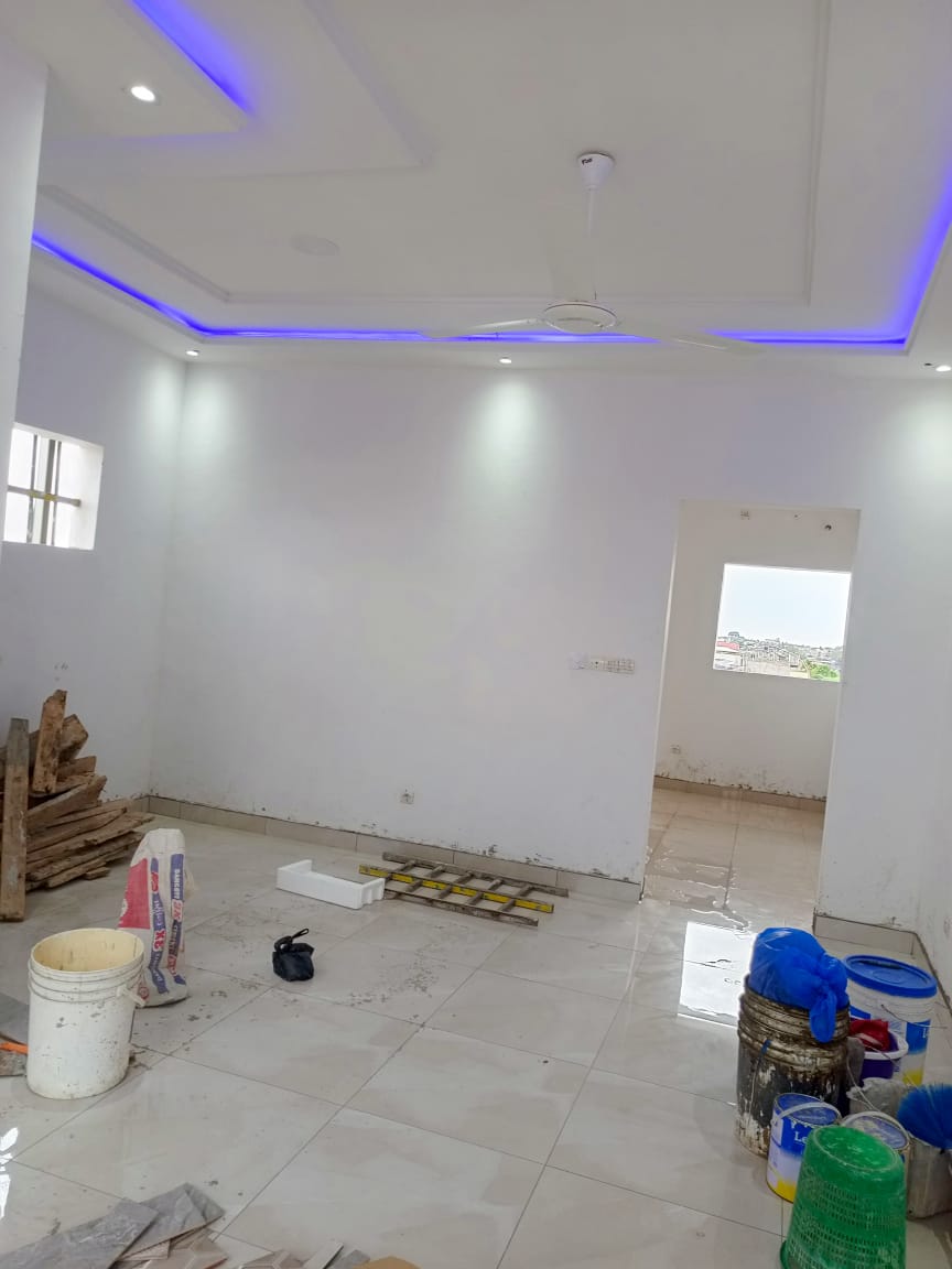 Chambre salon en location à Agbalepedo – 70 000 FCFA