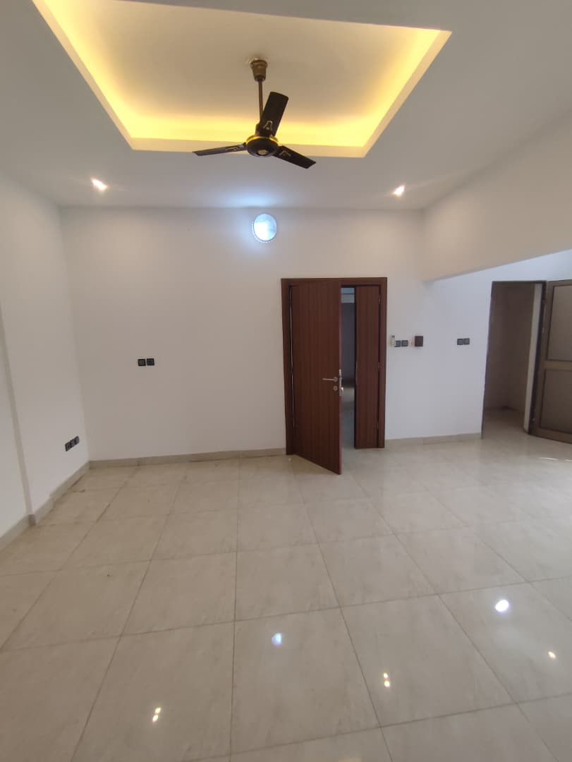 Appartement 2 chambres en location proche du goudron à Tokoin Hôpital – 200 000 FCFA