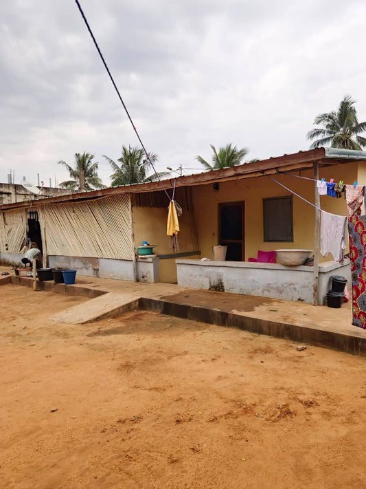 Terrain de 601 m² en vente à Agoè Aŋomé près du rond-point Adroukpapé – 70.000.000 FCFA