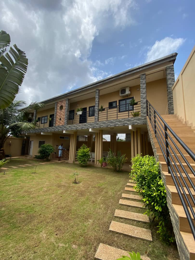 Villa 3 chambres en vente à Zanguera – 160 000 000 FCFA