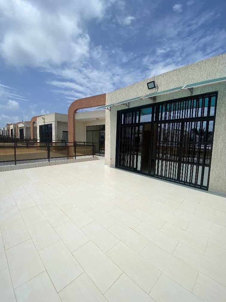 Villa duplex 4 chambres en location à Forever Cité Sidéal – 1 500 000 FCFA